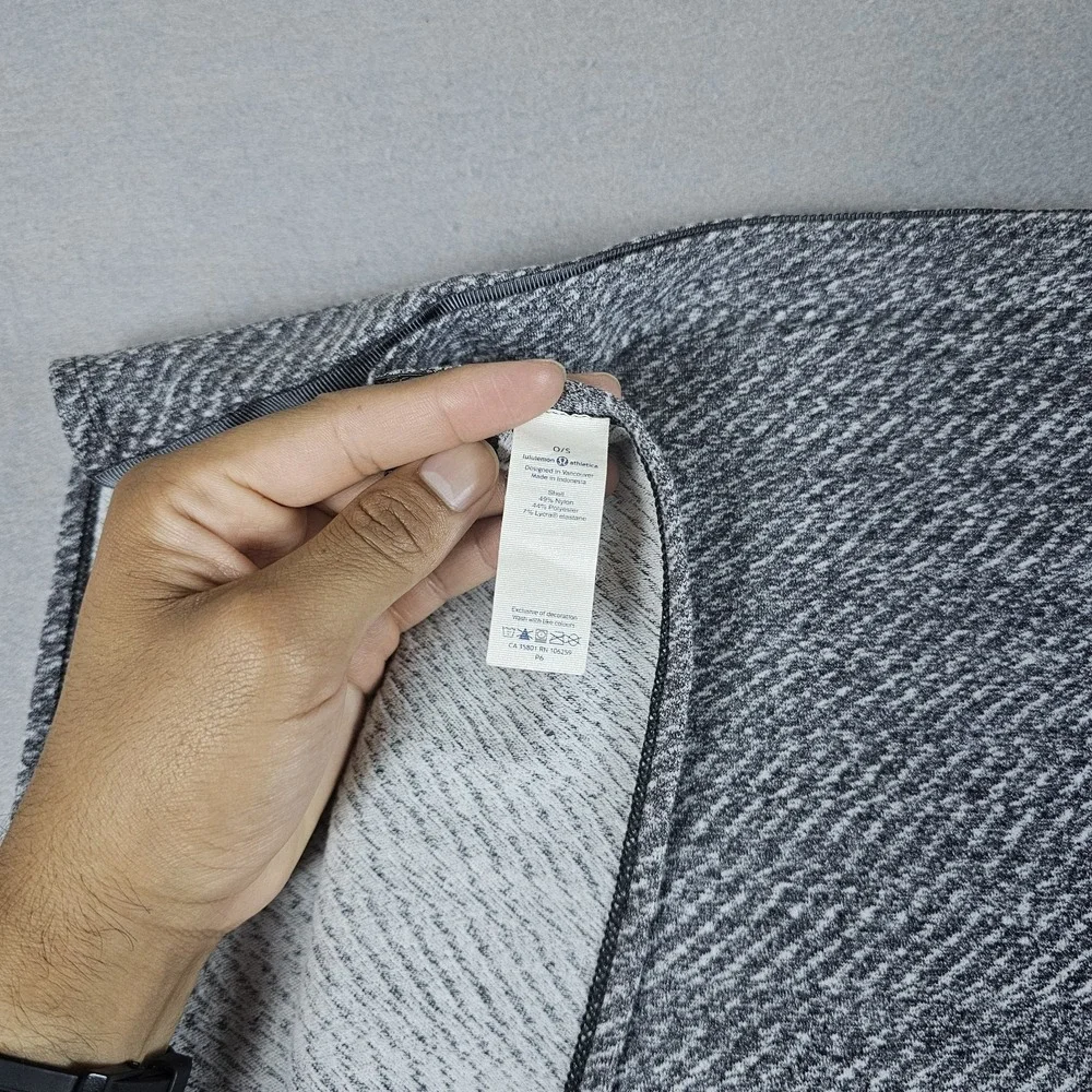 Lululemon Vinyasa Scarf Womens One Size Heather Gray Herringbone Snap Arm Holes